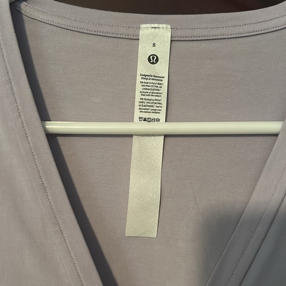 Lululemon Back In Action V-Neck Long-Sleeve Shirt (NWT) Lilac sz 8 - Picture 2 of 9